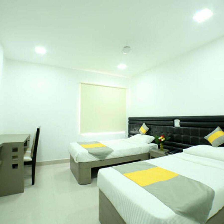 La Riviera Suites Madhapur Hyderabad Ngoại thất bức ảnh
