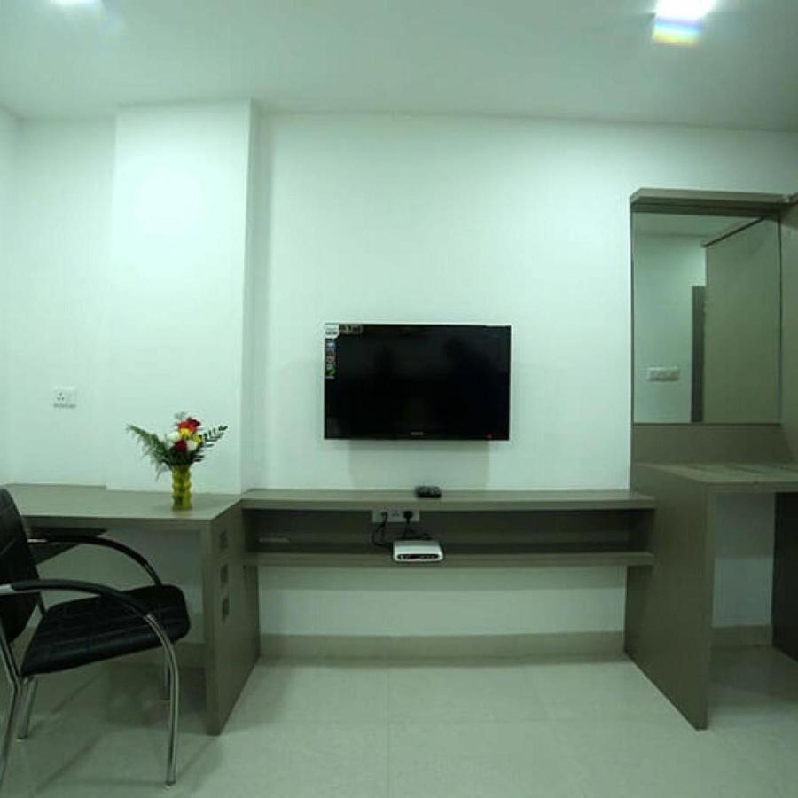 La Riviera Suites Madhapur Hyderabad Ngoại thất bức ảnh