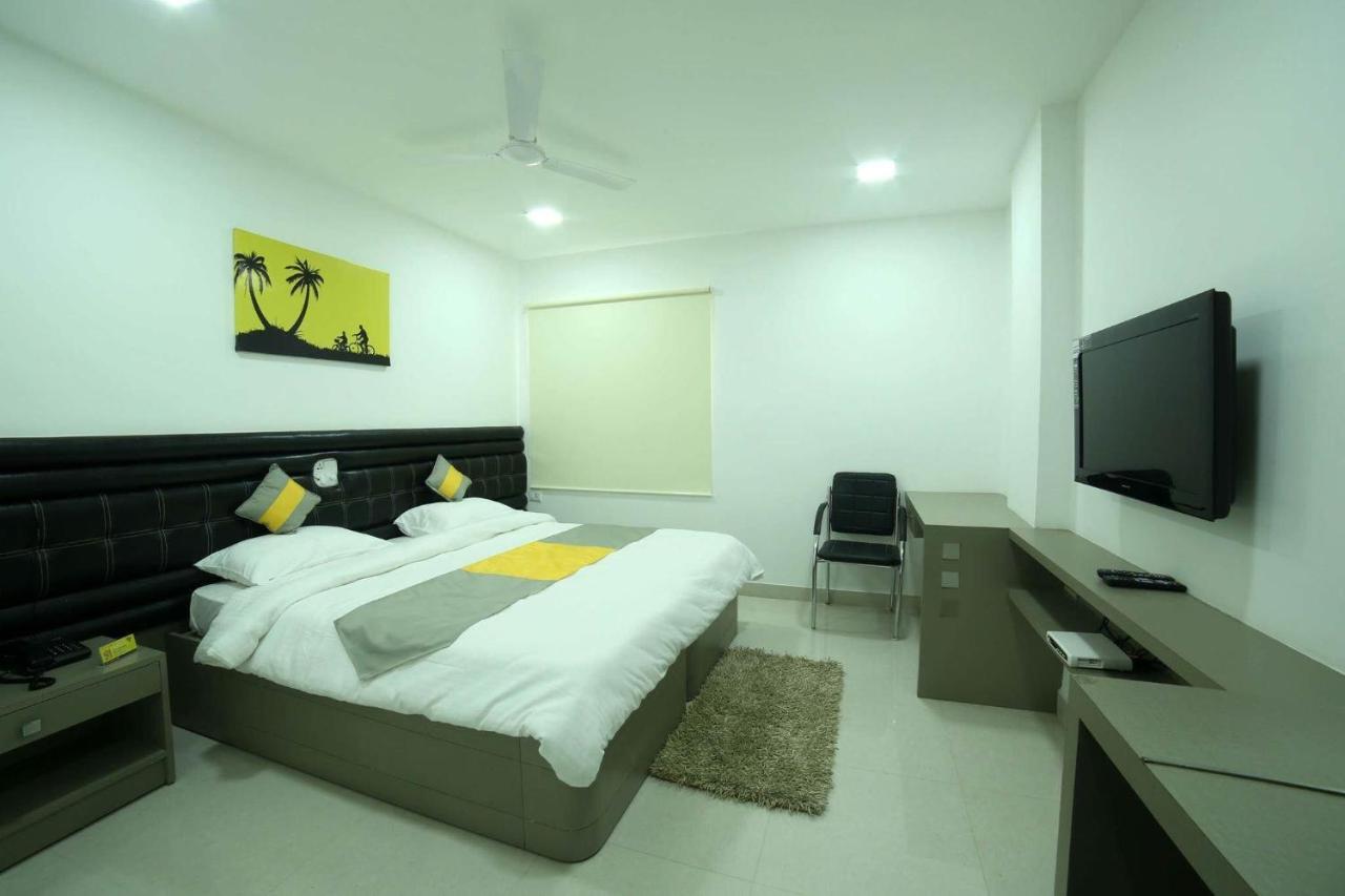 La Riviera Suites Madhapur Hyderabad Ngoại thất bức ảnh