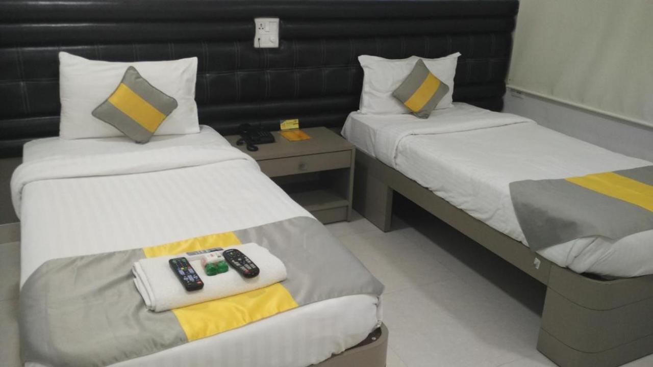 La Riviera Suites Madhapur Hyderabad Ngoại thất bức ảnh