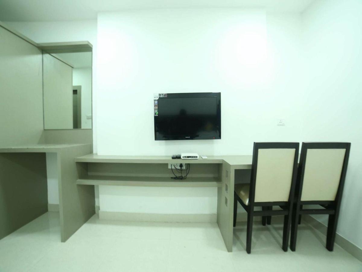 La Riviera Suites Madhapur Hyderabad Ngoại thất bức ảnh